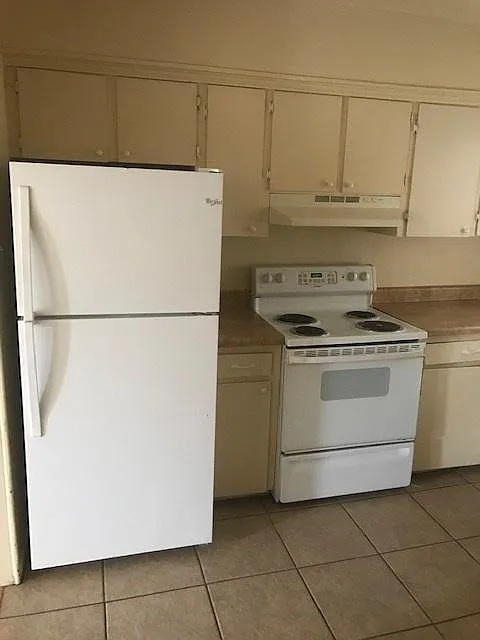 2 bed, 800 sqft, $650 — Photo 2