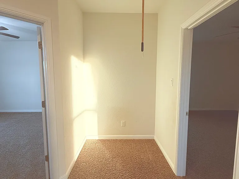 565 Lindisfarne Ln — Photo 24