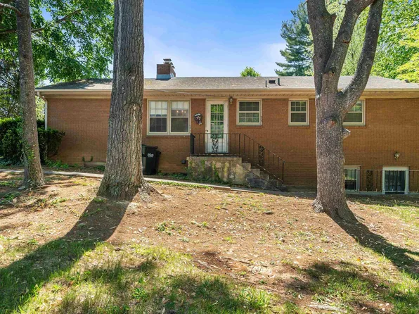 1408 N Coalter St, Staunton, VA 24401