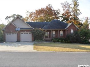 214 Laurelwood Dr, Rainbow City, AL 35906
