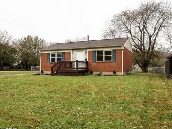 9422 Titan Dr, Louisville, KY 40229