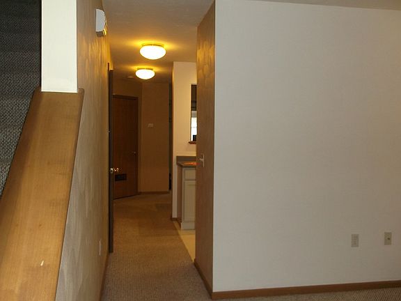 4th image of 239 W Center St