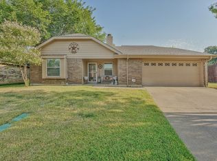 309 Springridge Ln, Euless, TX 76039