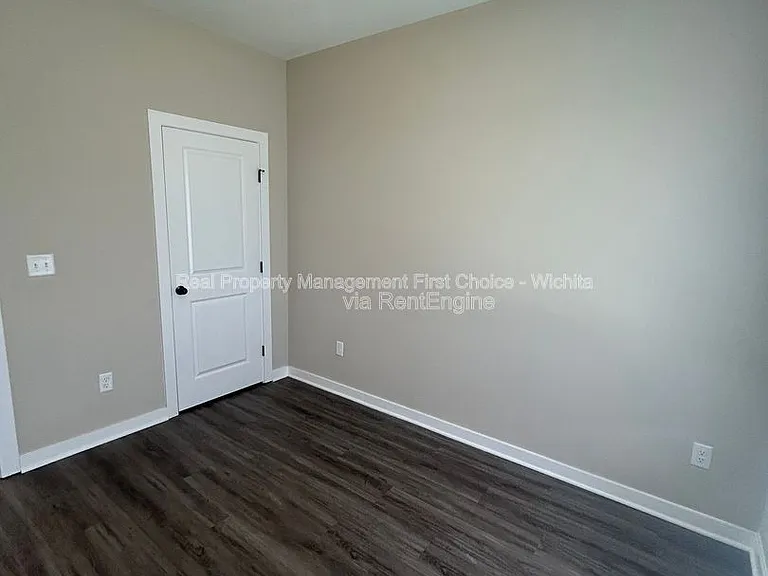 1736 E Decarsky Ct — Photo 21