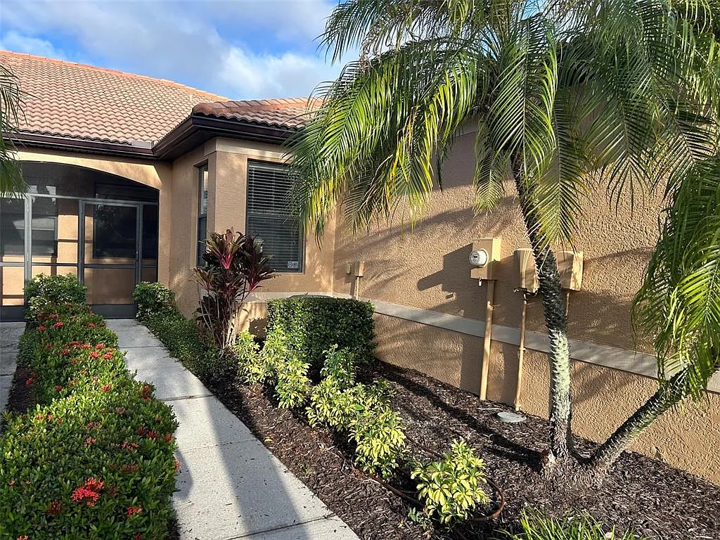 3 bed, 2.0 bath, 1616 sqft, $2,300 — Photo 3