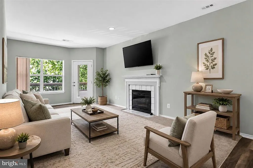 4405 Sedgehurst Dr — Photo 3
