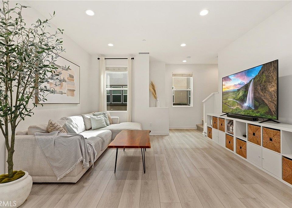 1st image of 67 Sanctuary Ln
