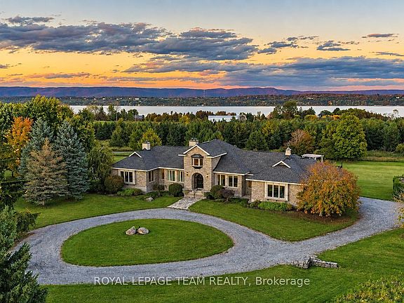 3rd image of 285 Pinhey Point Rd