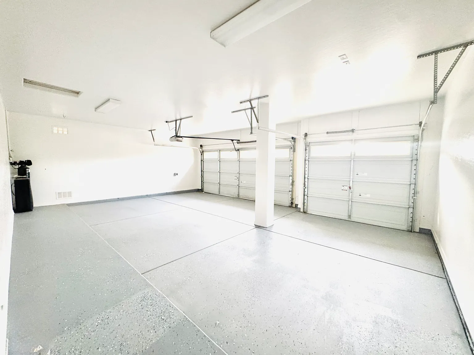 6 bed, 4034 sqft, $3,900 — Photo 3