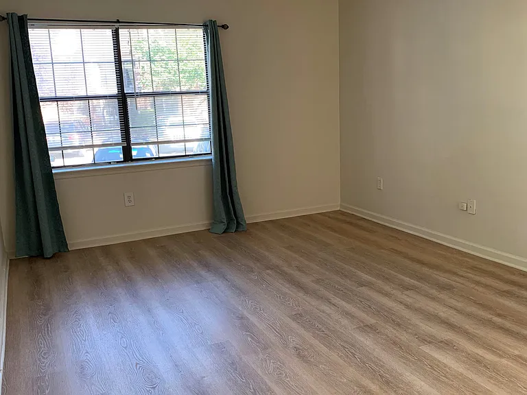 1801 Green Hollow Dr — Photo 7
