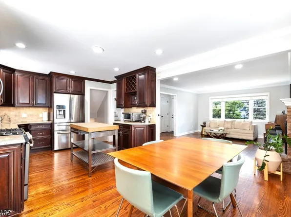 377 Johnston Dr, Watchung Boro, NJ 07069