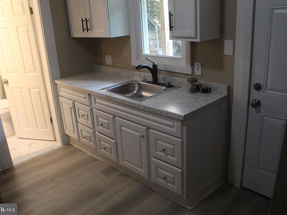 5th image of 448 Goethe St #A