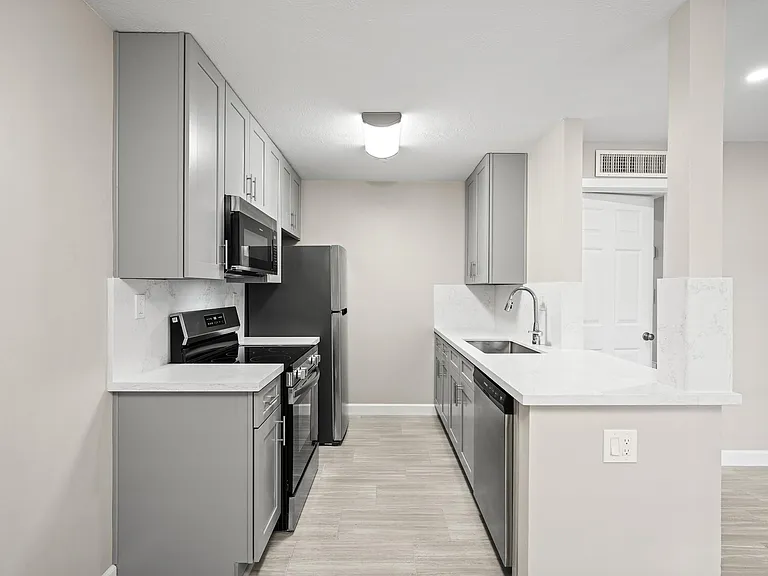 2201 Fountain View Dr #25 — Photo 1