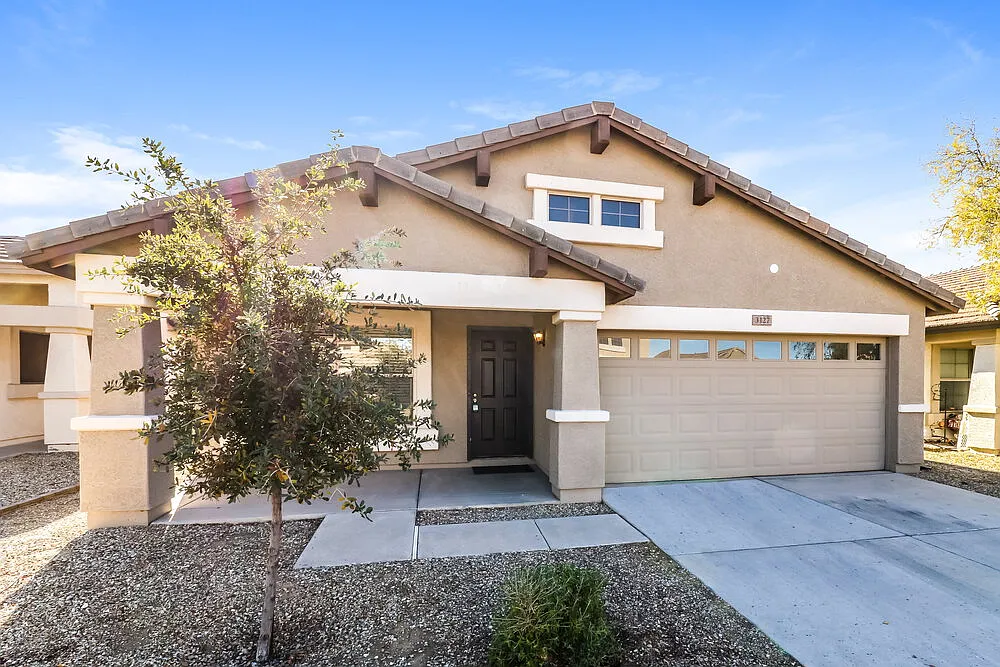 3 bed, 2.0 bath, 1759 sqft, $2,270 — Photo 1