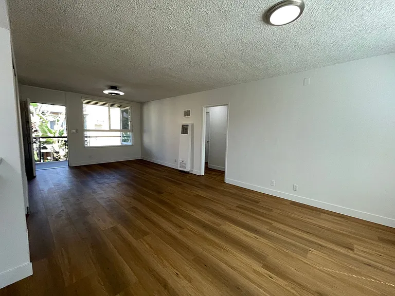 7351 Variel Ave — Photo 19