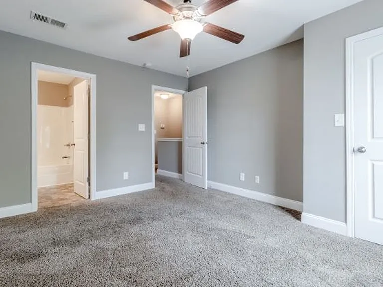 116 Hickory Grove — Photo 12