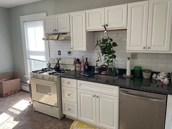 2nd image of 22 Willard St #2