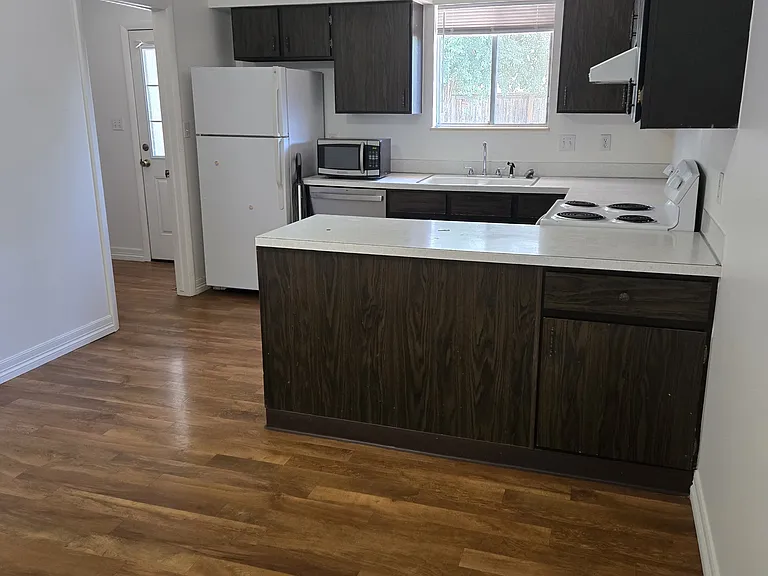 1714 Larch St — Photo 2