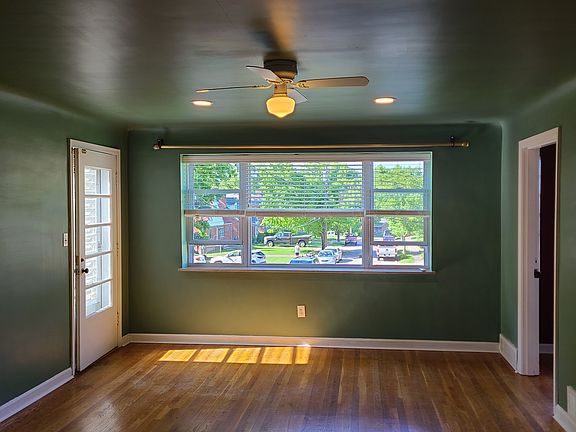 3rd image of 1100 Maureen Ln #1100