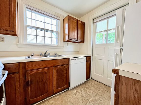 5th image of 2613 Spring Garden St #2613