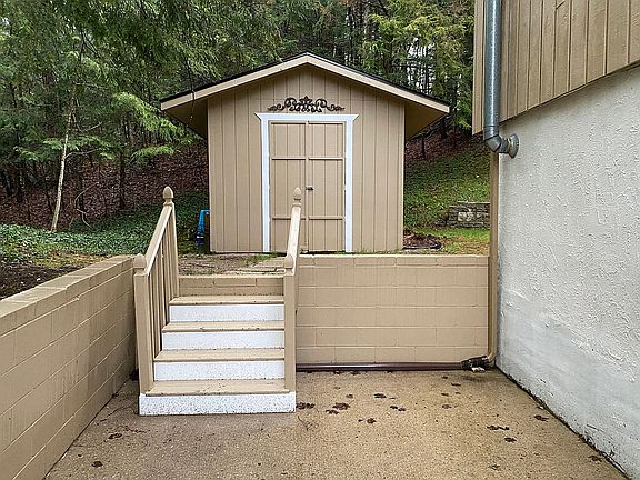 2nd image of 33 Harbor Ln
