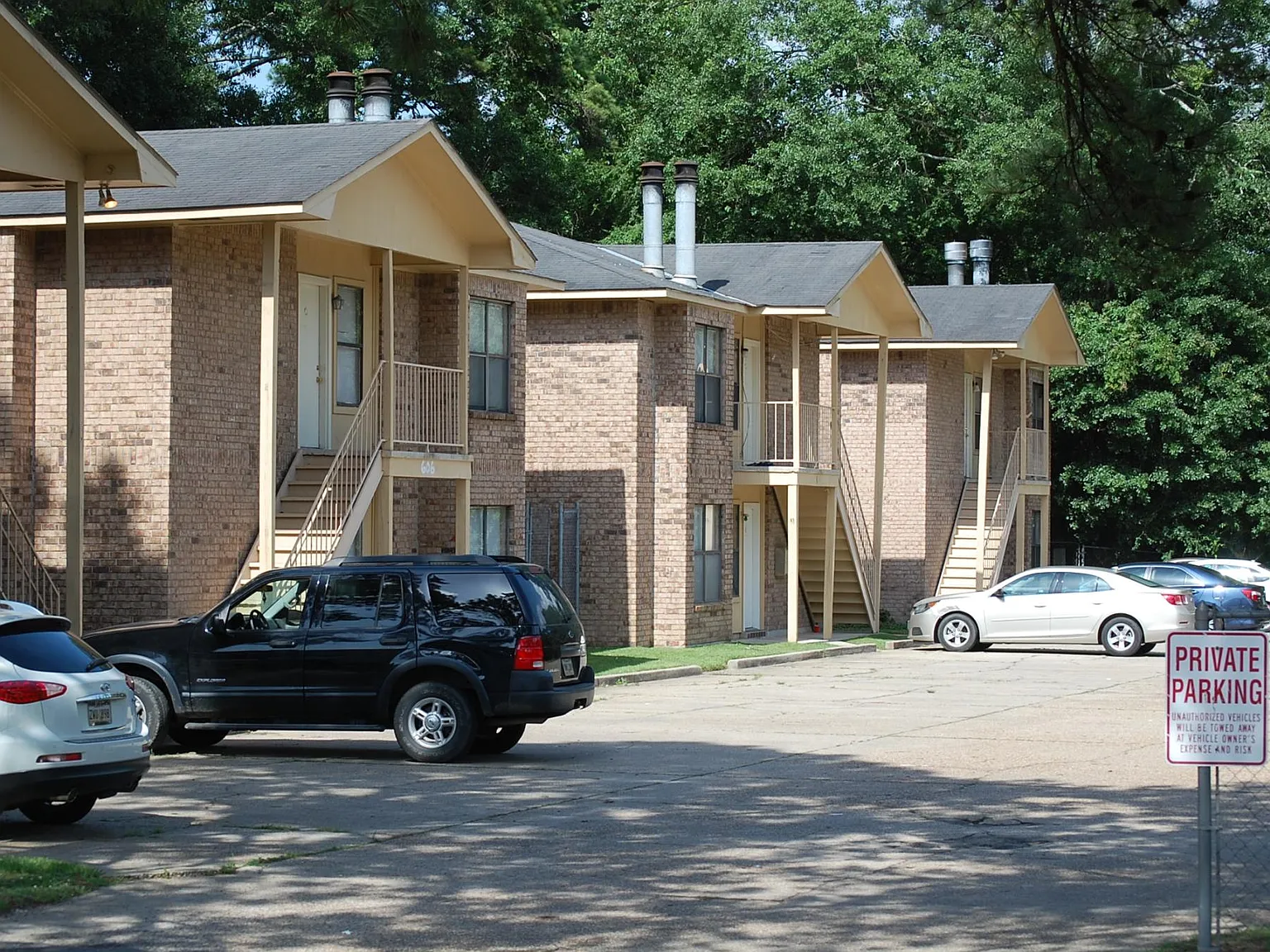 Oak Village Apartments — Photo 2