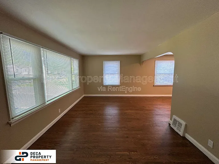 7749 Utica Dr — Photo 2