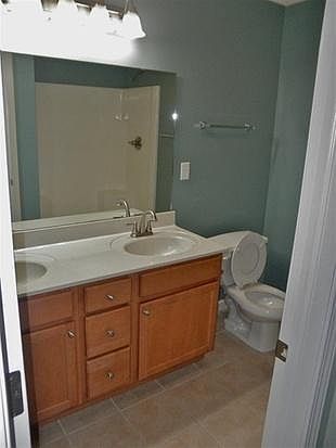 3rd image of 104 Villefranche Dr