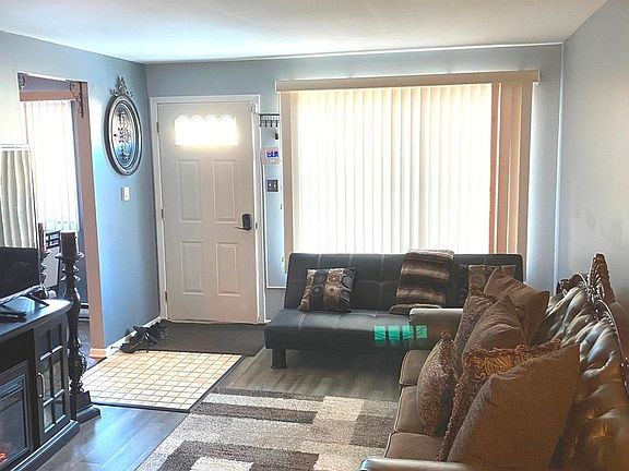 3rd image of 9072 Archer Ave Unit F