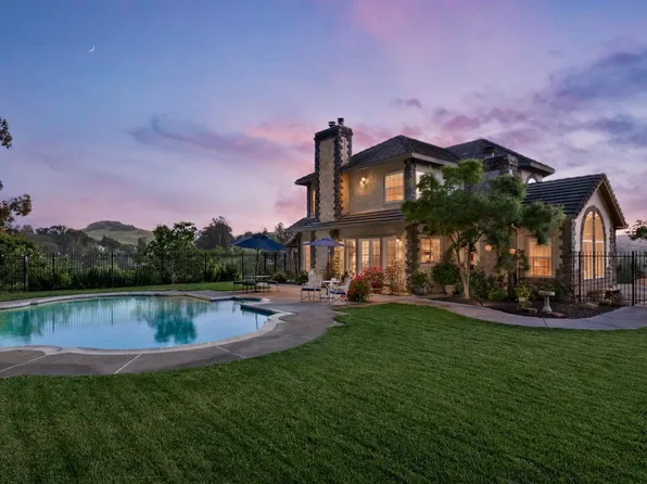 9 Canyon Court, Petaluma, CA 94952