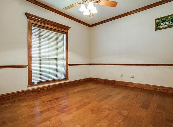 4th image of 1304 Lois Ln