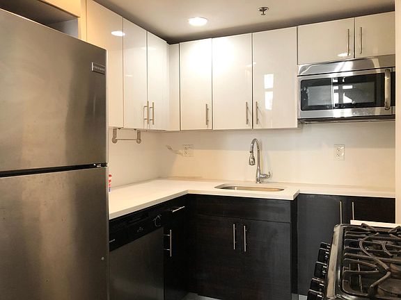 5th image of 726 Market St Unit 302