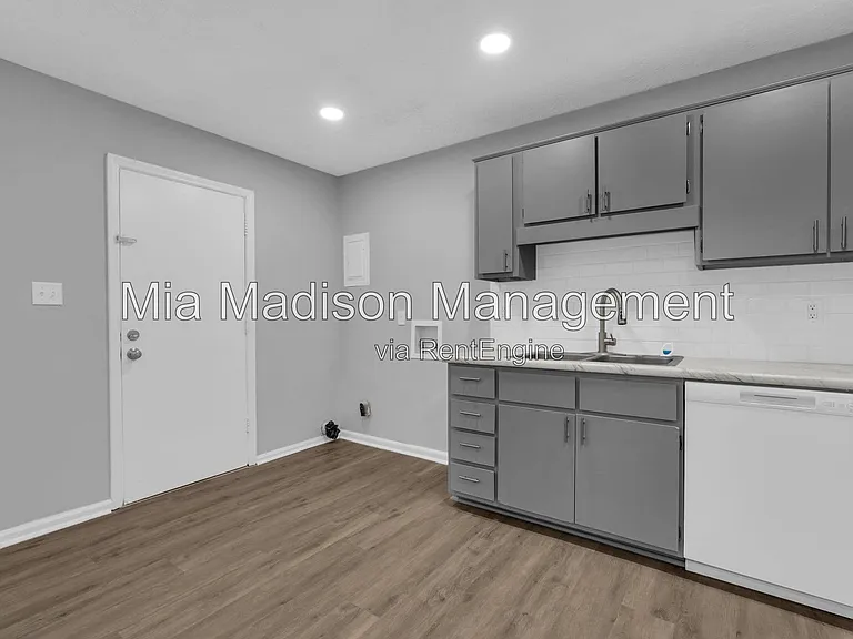 111 E Mell St #24 — Photo 17