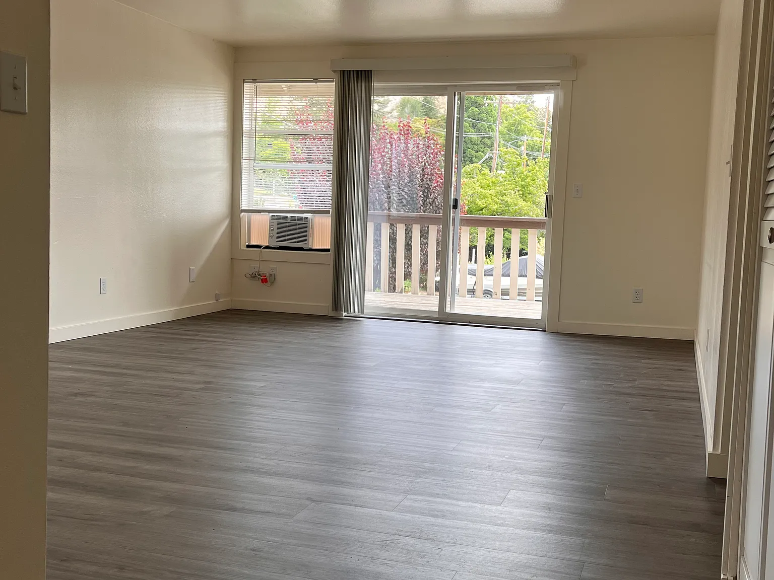 2 bed, 1000 sqft, $1,795 — Photo 2