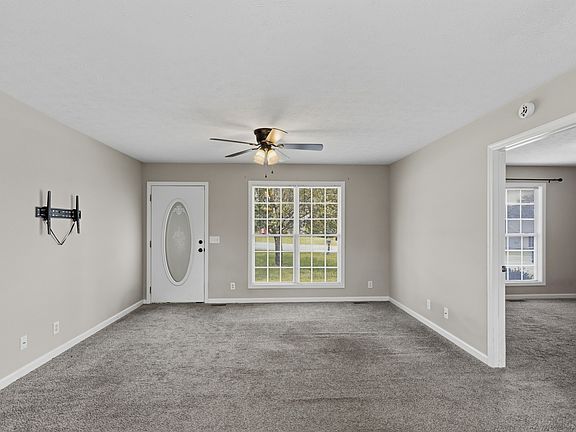 3rd image of 405 Fairway Grn