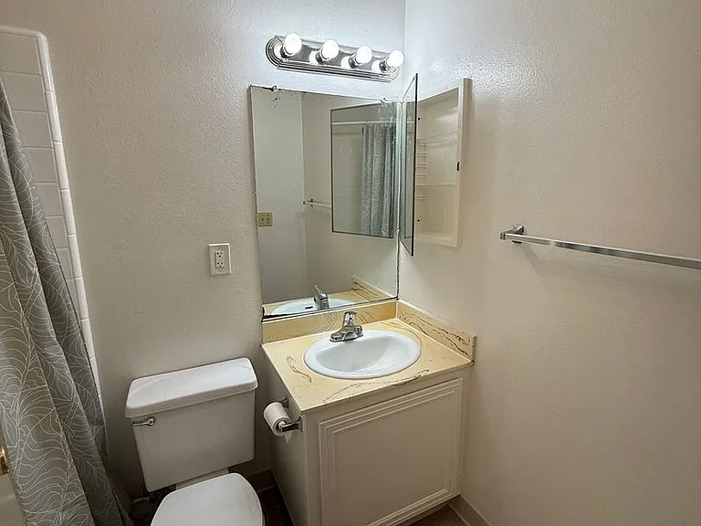 752 W Hemlock St — Photo 11