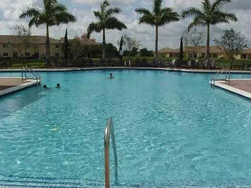 3 bed, 2.0 bath, 1062 sqft, $1,900 — Photo 3