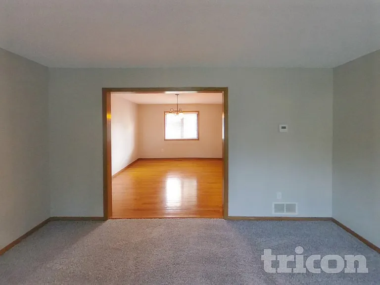 8903 Sequoia Rd — Photo 15