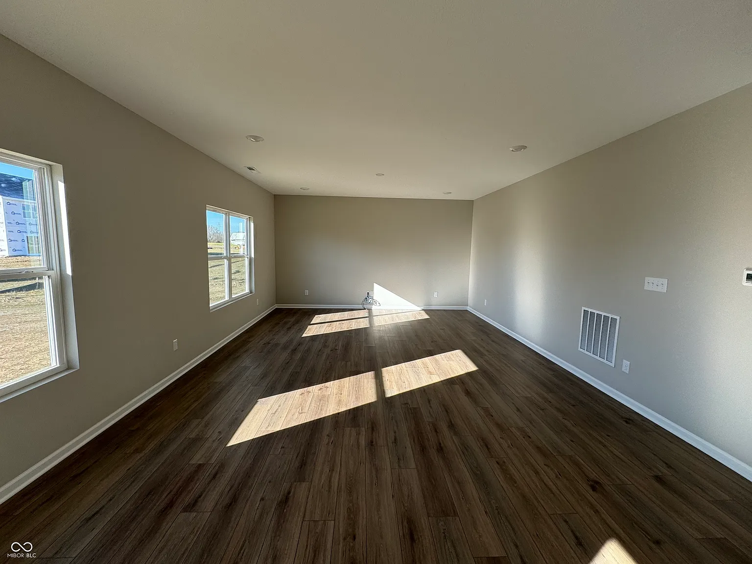 5 bed, 2999 sqft, $2,595 — Photo 4