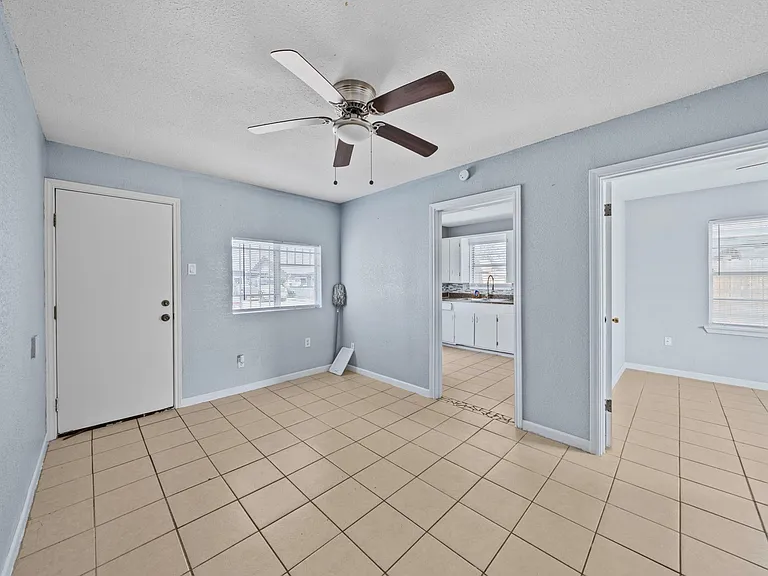 904 Beverly Ave #C — Photo 3