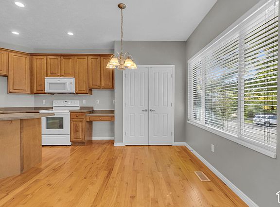 4th image of 4427 W Bridgestone Dr