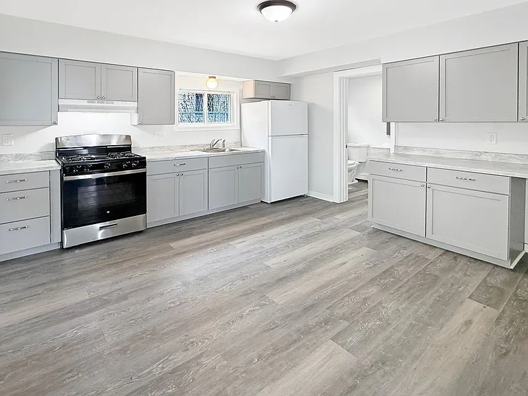 9 King St — Photo 1