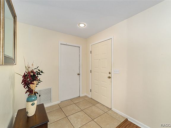 5th image of 169 W Sugarberry Ln