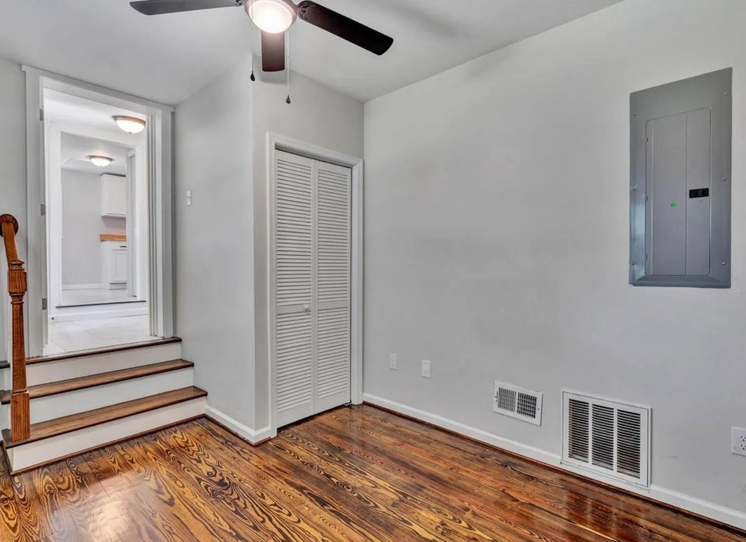 3 bed, 1.5 bath, 1114 sqft, $850 — Photo 2