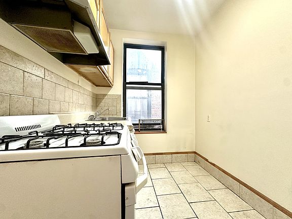 4th image of 3135 Broadway APT 17