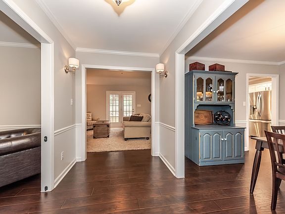 5th image of 313 Carly Ln