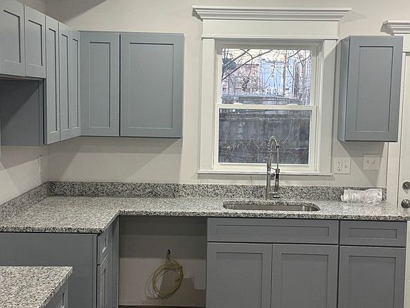 4th image of 3708 Oakmont Ave
