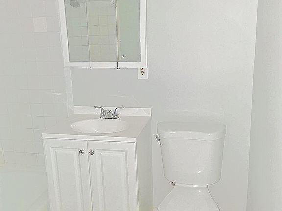 2nd image of 467 Allen St APT 504