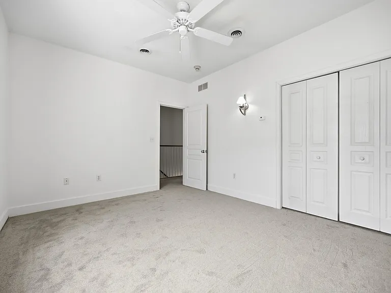 251 Carron St — Photo 22