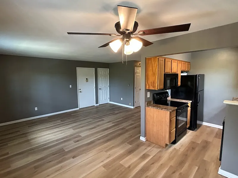 2 bed, 748 sqft, $1,165 — Photo 2